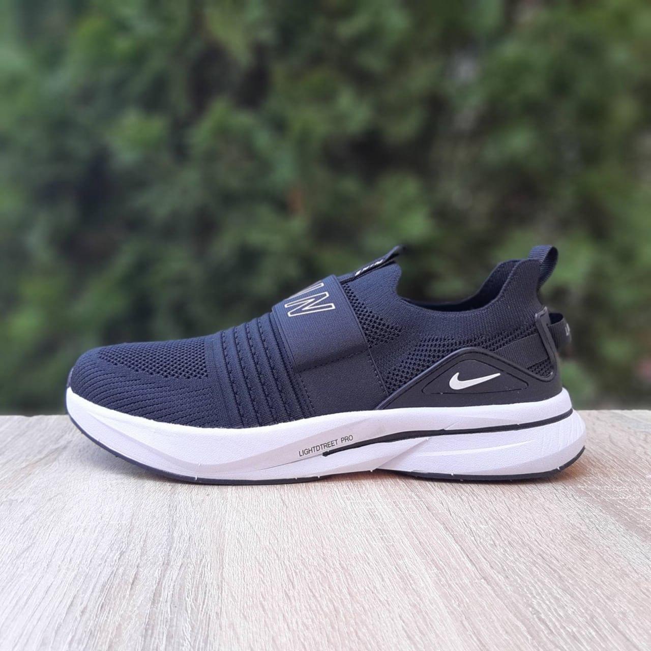 Чоловічі демісезонні кросівки Nike Lightdtreet RUN (чорні з білим) модні спортивні кроси 11501 Найк vkross, фото 1