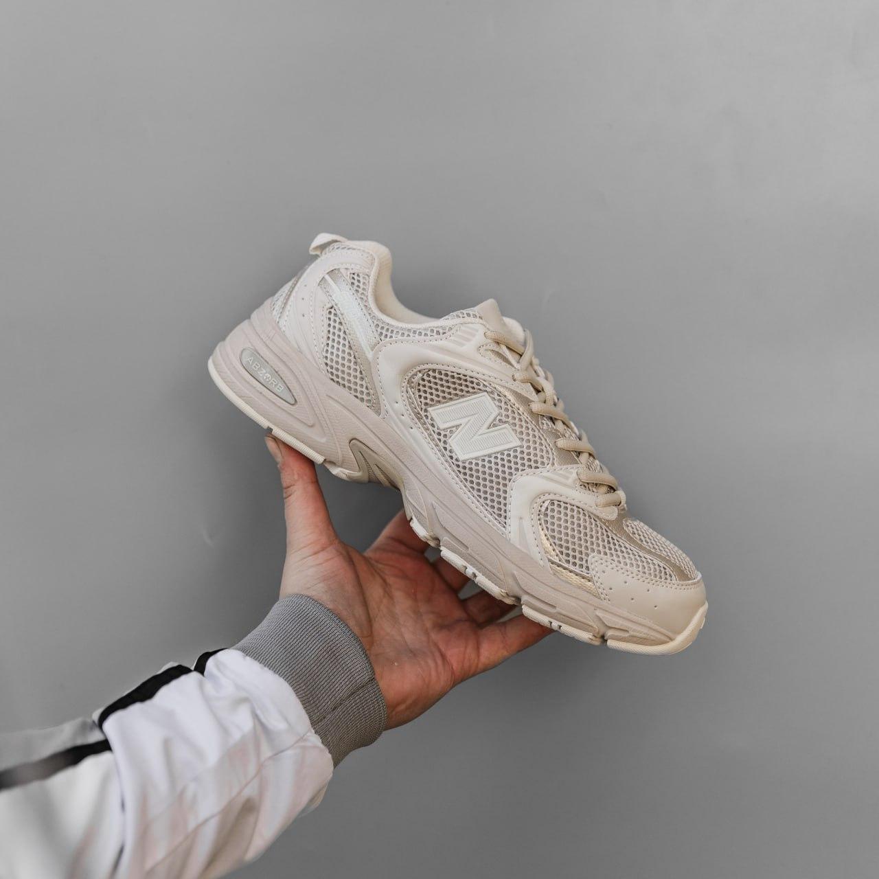 Чоловічі демісезонні кросівки New Balance 530 (білі) стильні спортивні кроси 2989 Нью Беленс vkross, фото 1