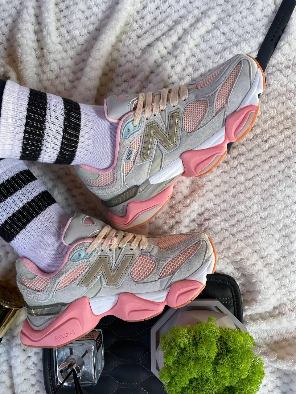 Жіночі спортивні кросівки New Balance 9060 (сірі з рожевим) демісезонні кроси 3032 Нью Беленс vkross