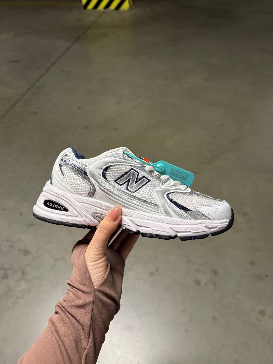 Жіночі демісезонні кросівки New Balance 530 white blue (білі із синім) спортивні кроси Ar553 Нью Беленс vkross