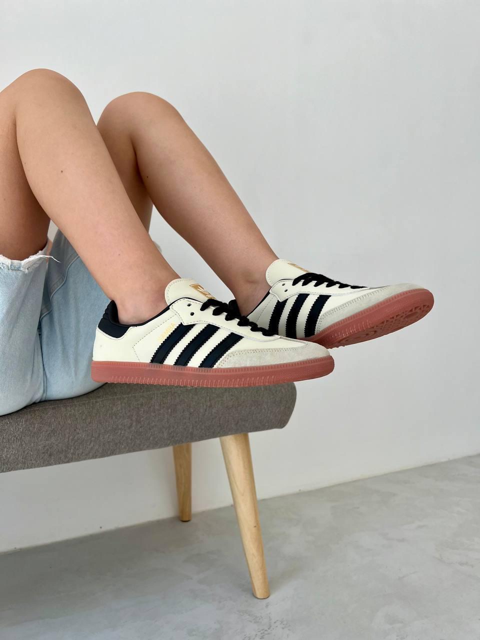 Жіночі спортивні кросівки Adidas Samba OG Cream white Sand Strata (біло-коричневі) стильні Ar15208 Адідас vkross
