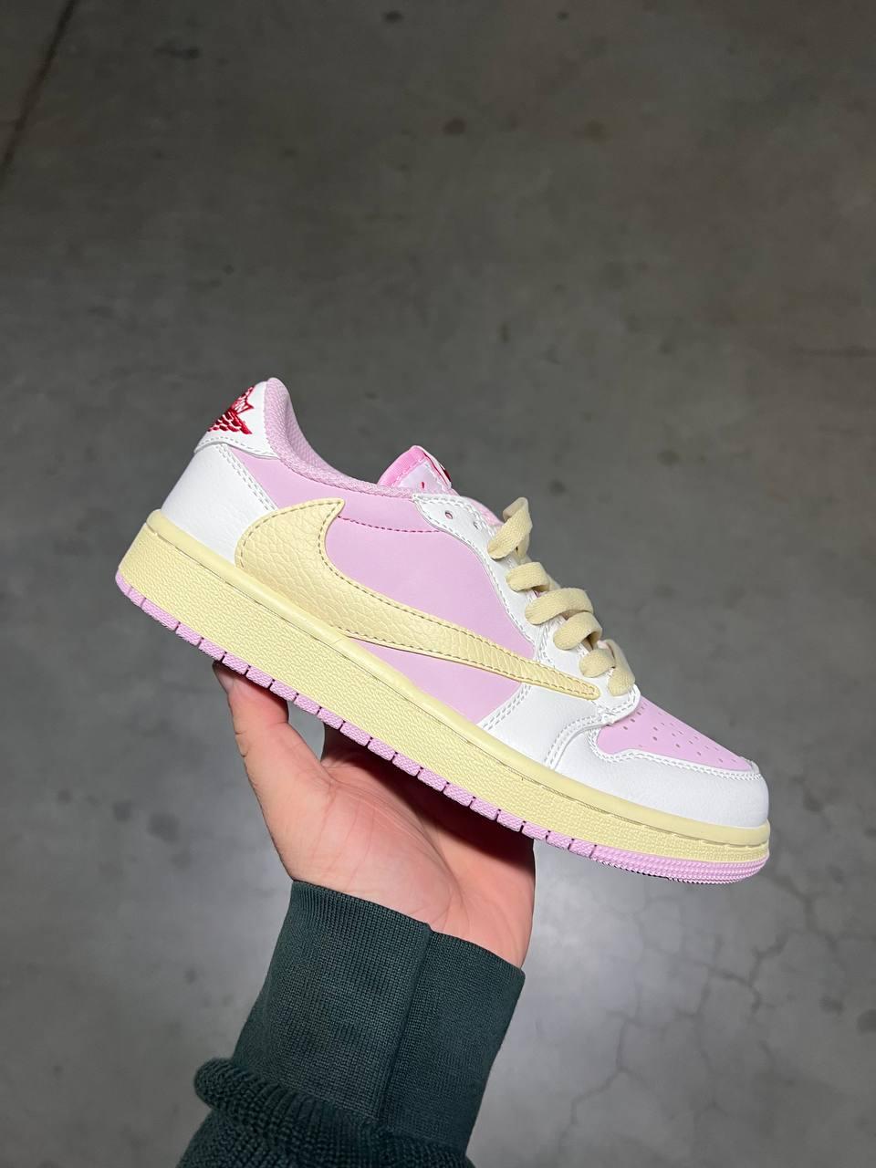 Жіночі кросівки JORDAN 1 LOW x TRAVIS SCOTT SHY PINK (білі з рожевим) спортивні Ar40573 Найк vkross