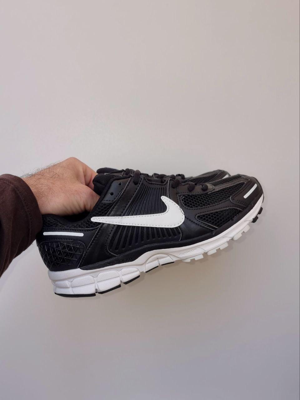 Чоловічі кросівки Nike Zoom Vomero 5 (чорні з білим) спортивні кросівки 01129 Найк vkross