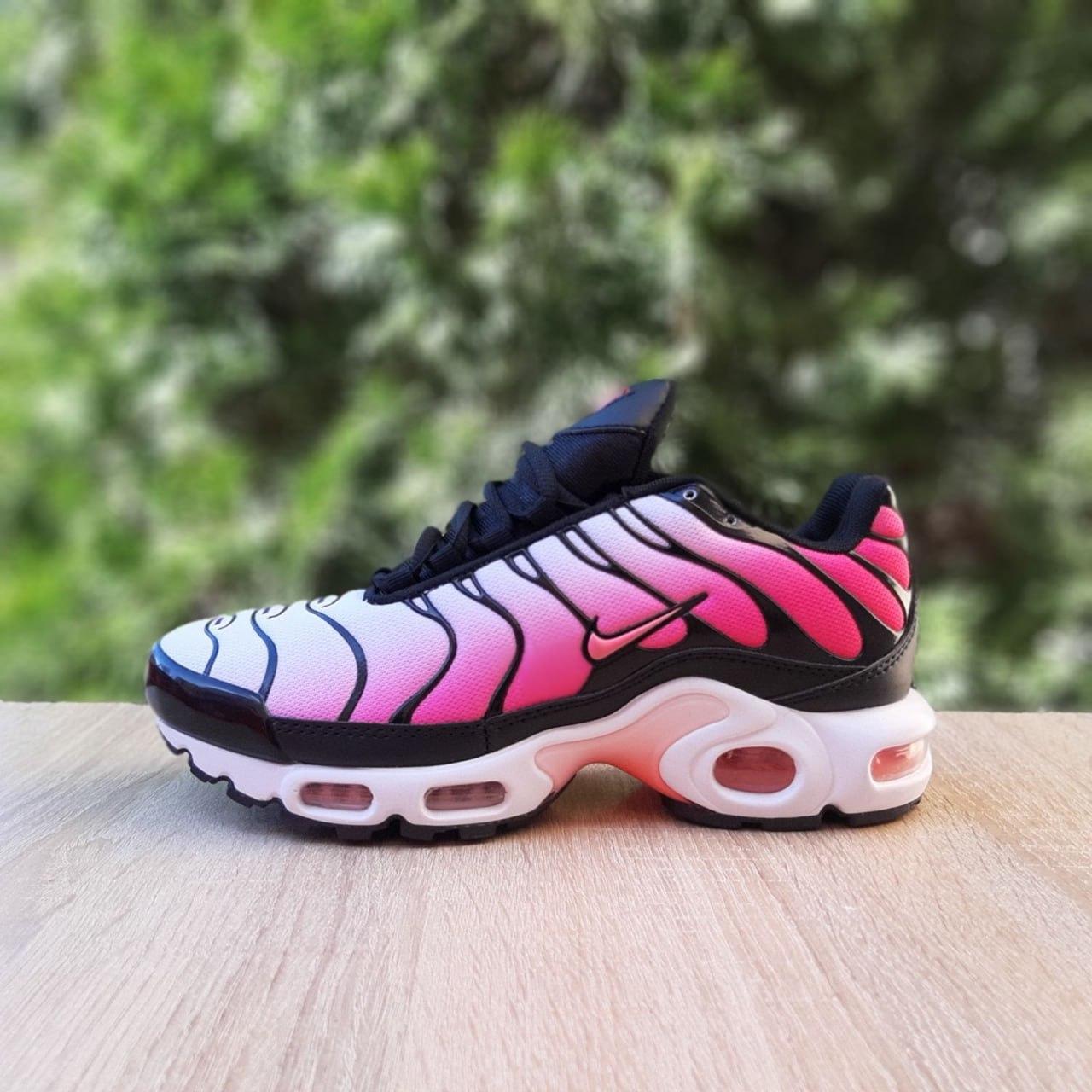 Жіночі демісезонні кросівки Nike Air Max Plus TN (біло-рожеві) модні спортивні кроси 21123 Найк vkross
