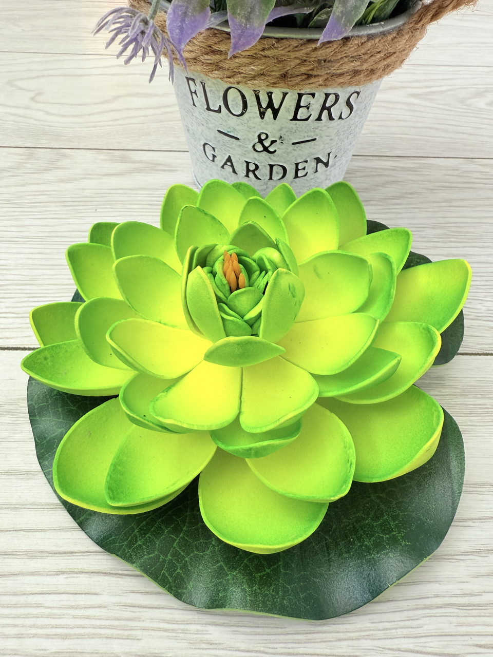 Штучний лотос для водойми, діаметр 18 см — декоративна квітка для ставка, басейну, фонтану, фото 1