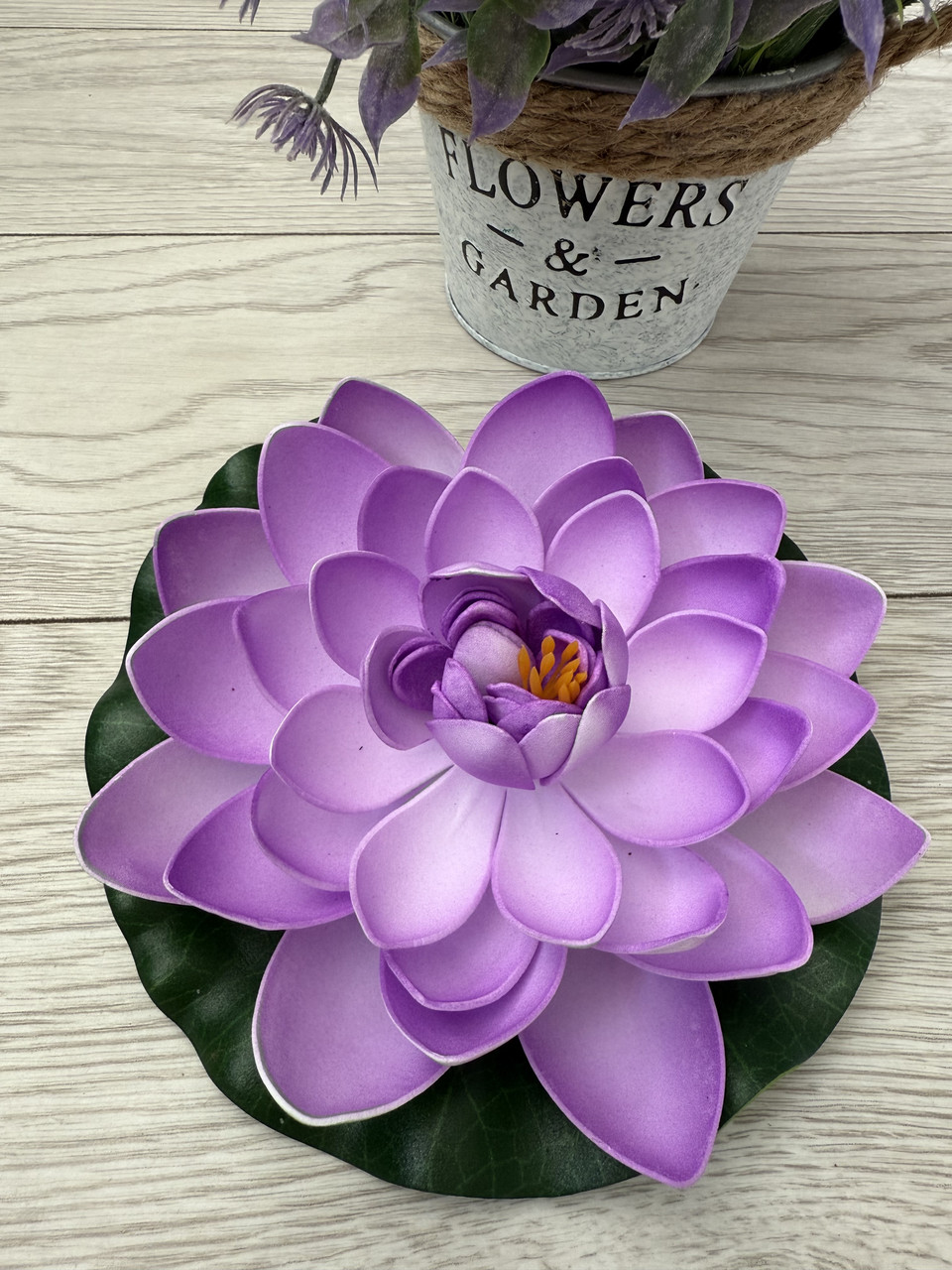 Штучний лотос для водойми, діаметр 18 см — декоративна квітка для ставка, басейну, фонтану, фото 1