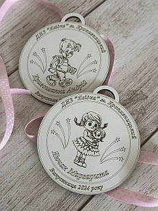 Медалі на випускний у дитячий садок та школу — іменні, з датою, групою, логотипом