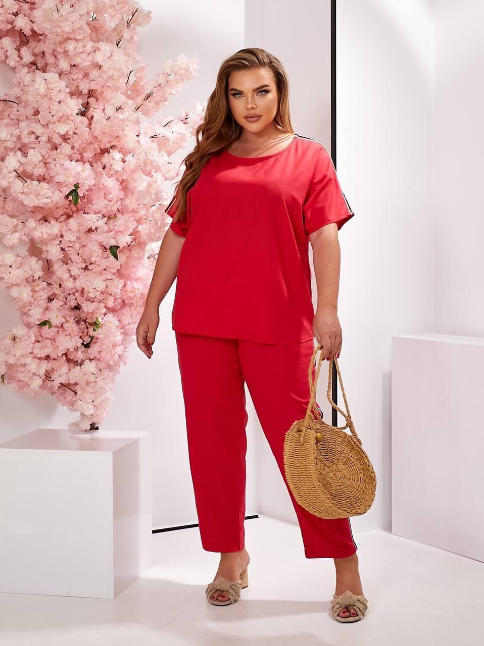 Жіночий лляний легкий костюм великого розміру plussize 48-62 футболка і завужені брюки з лампасами