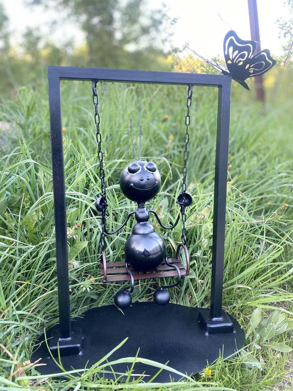 Садова фігура з металу "Мураха на гойдалці" 43х26 см Авторська ручна робота!, фото 1