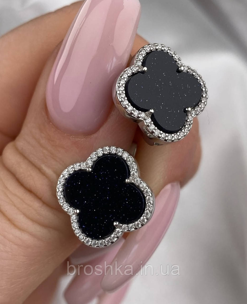Сережки чорна велика конюшина з камінням НІЧ КАЇРУ срібло з англійською застібкою. Розмір квітки 1.6см