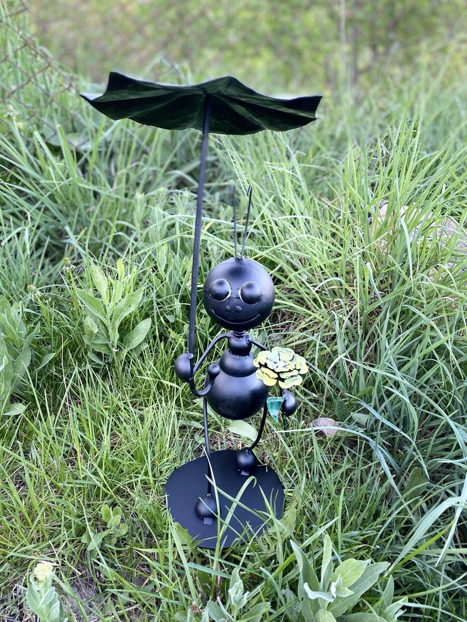 Садова металева фігура "Мураха з парасолькою" 43х17 см Авторська ручна робота!, фото 1