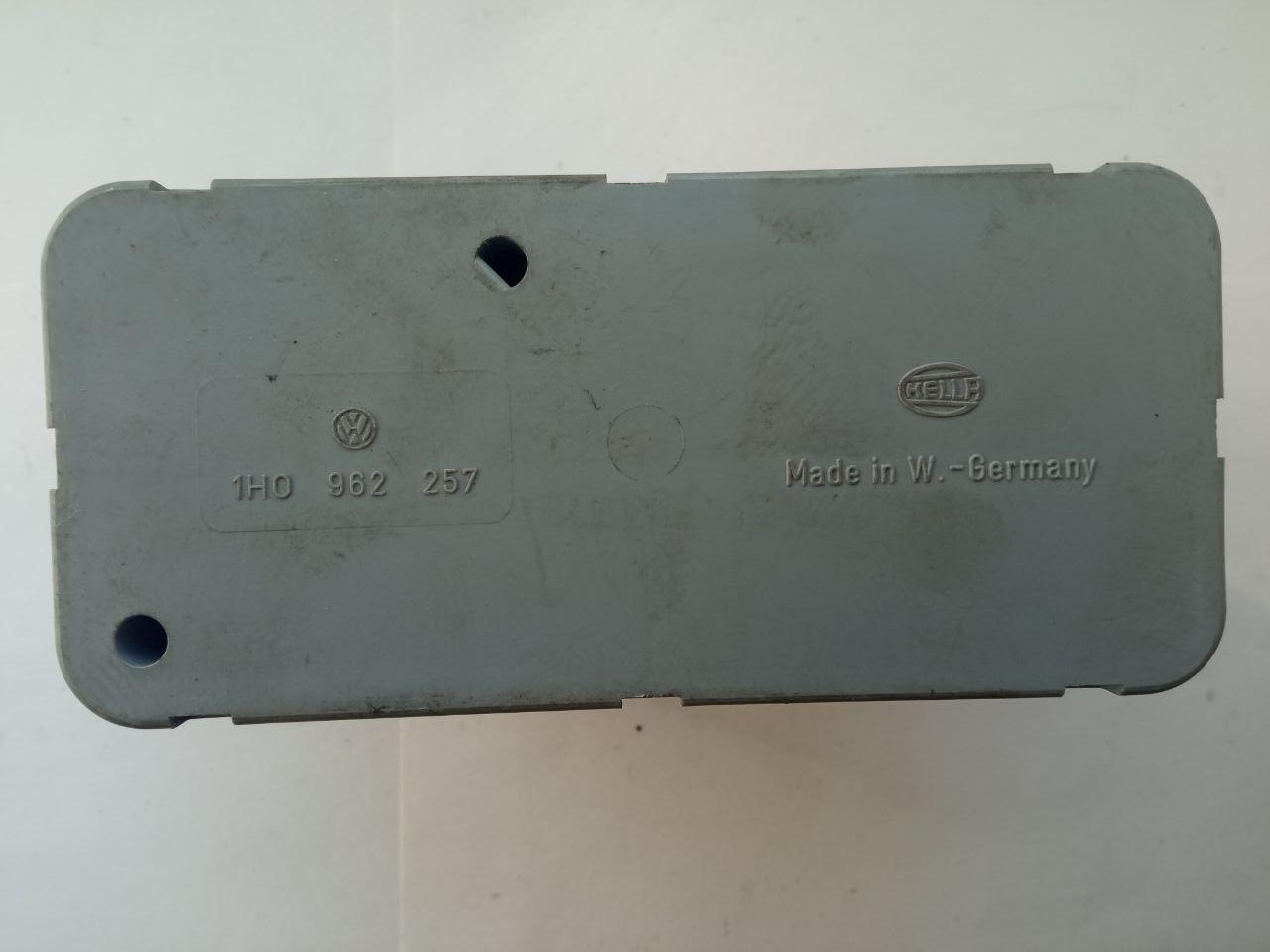Компресор центрального замка Volkswagen Golf3 Hella 1H0 962 257 / 1H0962257, фото 1
