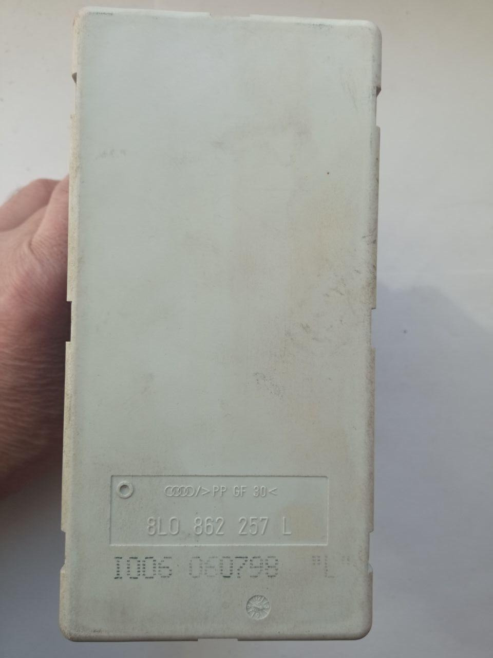 Компресор центрального замка Audi 8L0 862 257 L / 8L0862257L