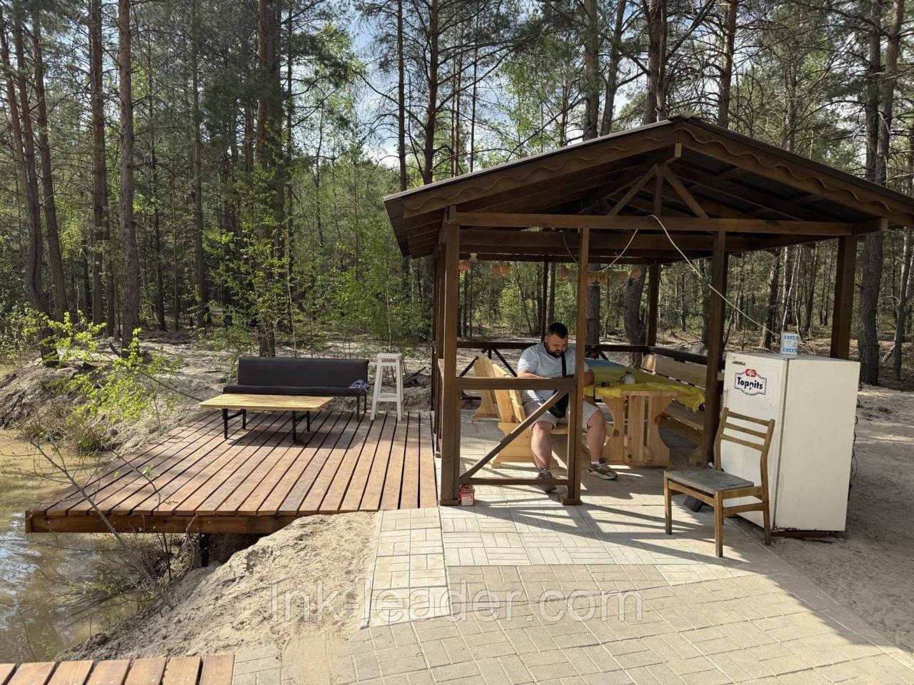 Дерев'яна альтанка 3 на 4 м, розбірна (на 14-16 осіб)