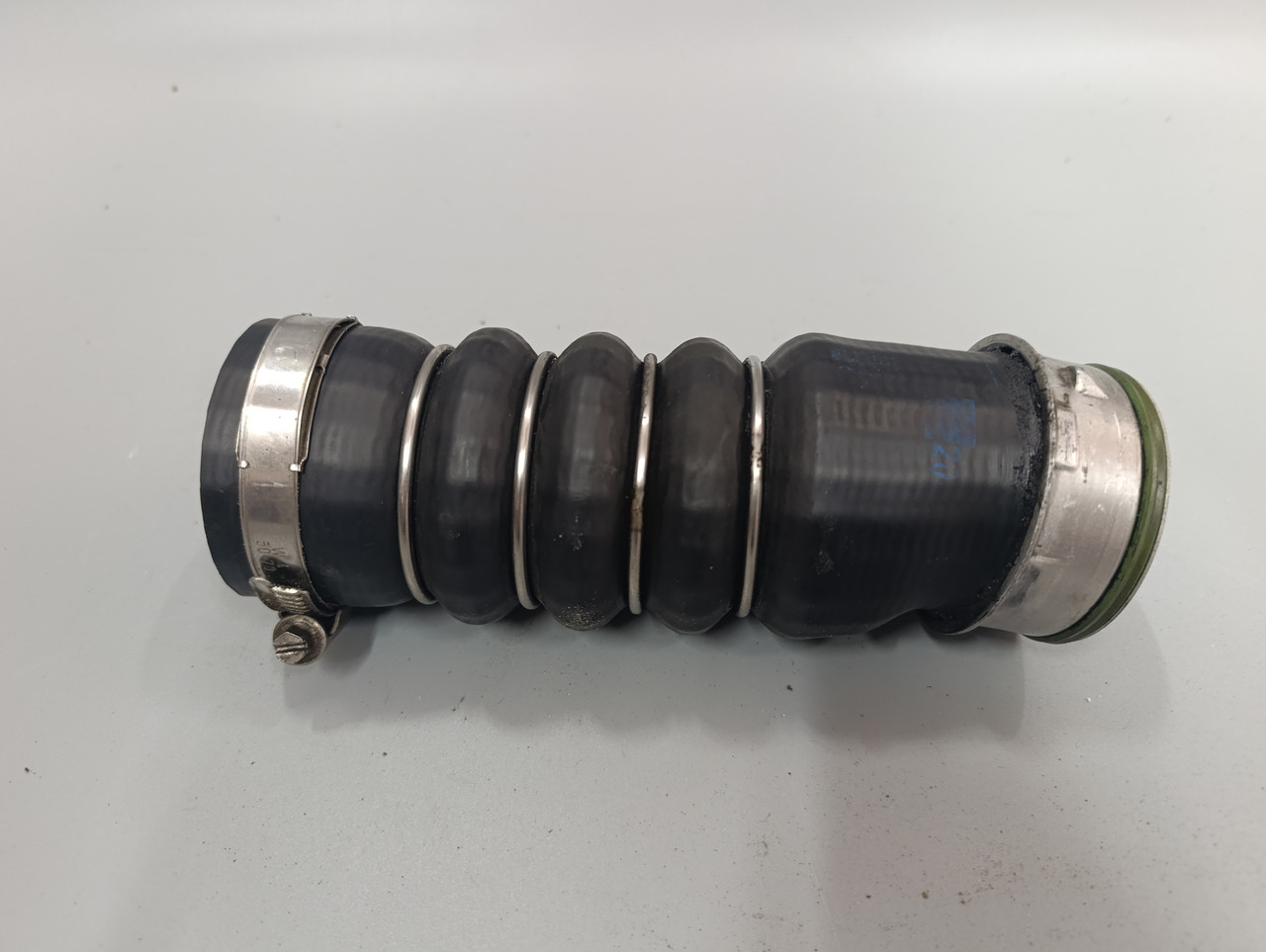 Volkswagen Passat B6 Патрубок інтеркулера 3C0145834L