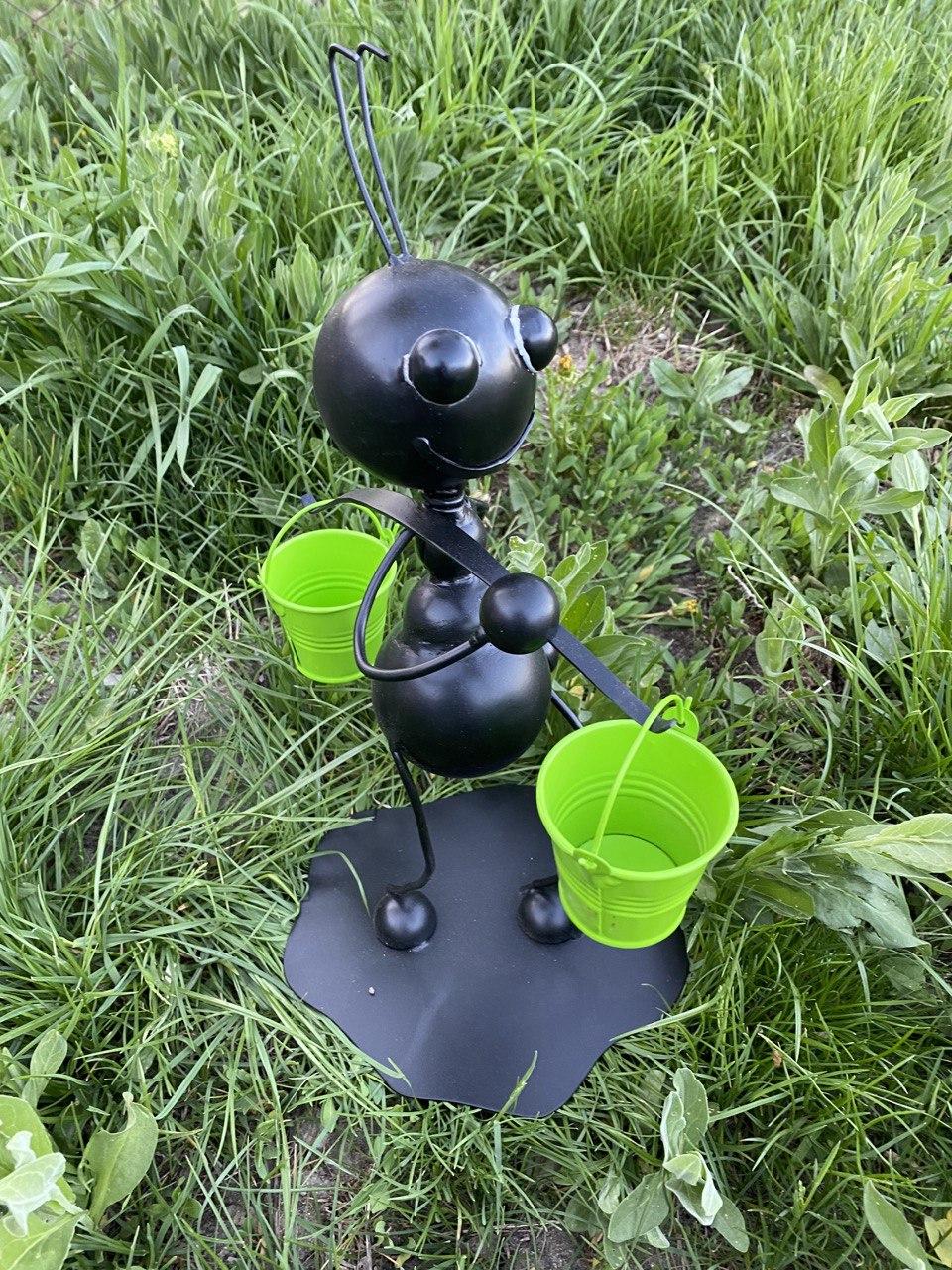 Садова металева фігура "Мурашка з відерцями" 36х19 см Ручна авторська робота!, фото 1
