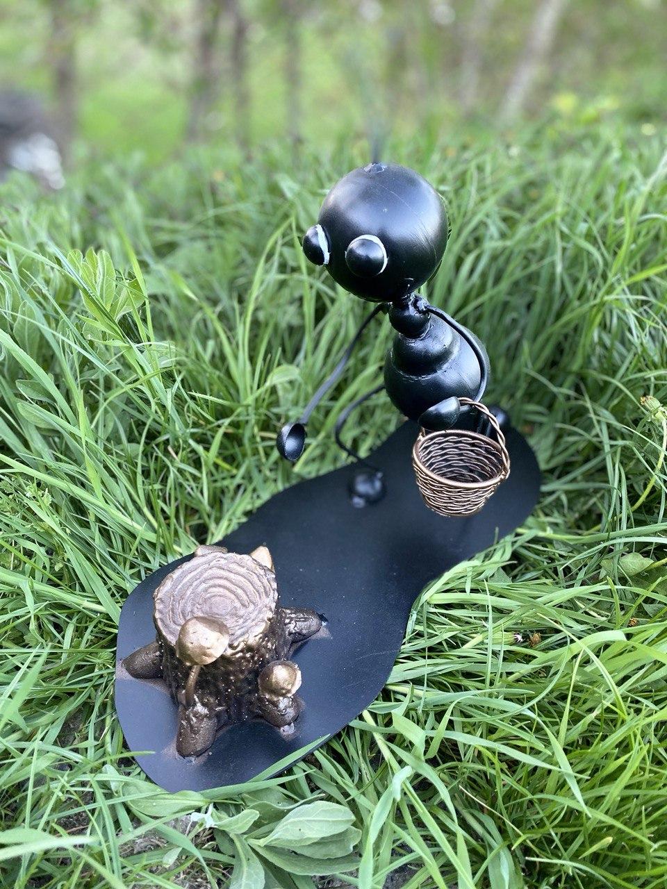 Садова металева фігура "Мураха-грибник" 31х39 см Ручна авторська робота!, фото 1