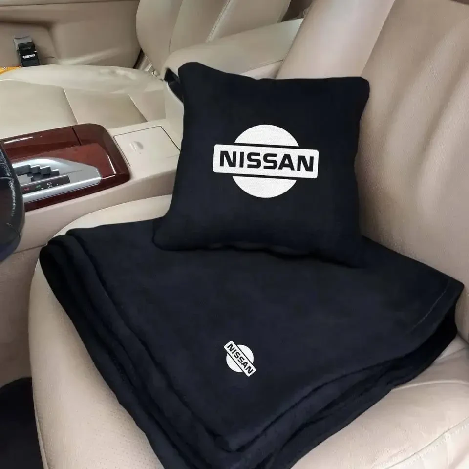 Подушка та плед в автомобіль з логотипом Nissan, флісовий набір