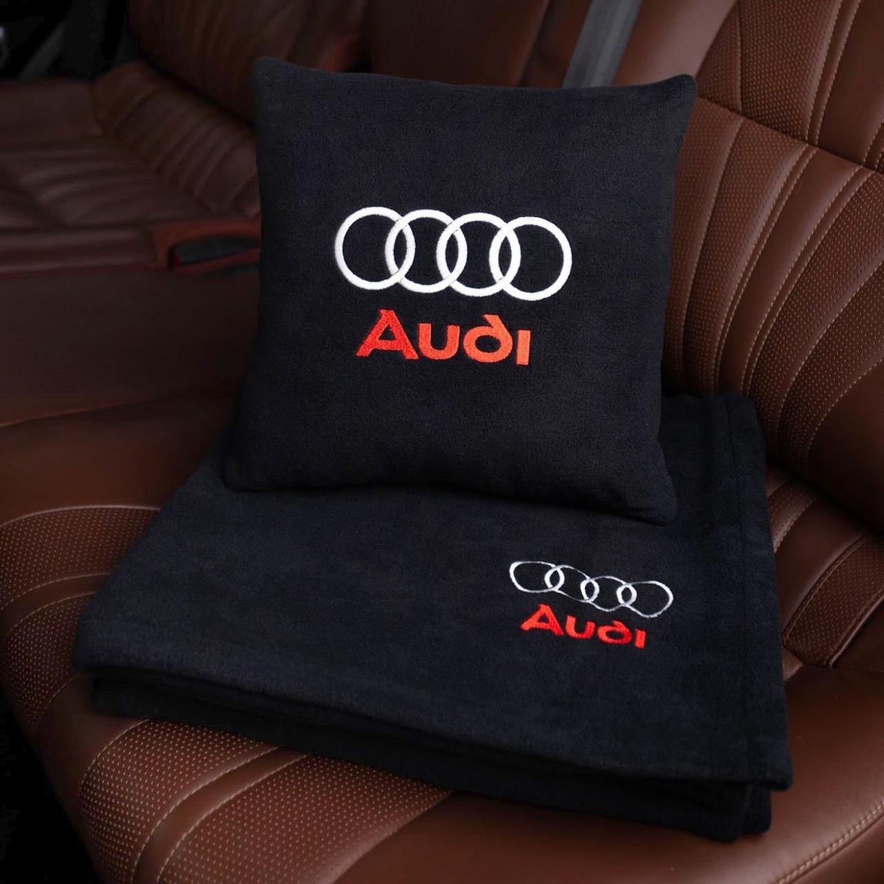 Подушка та плед в автомобіль з логотипом AUDI чорний, флісовий набір