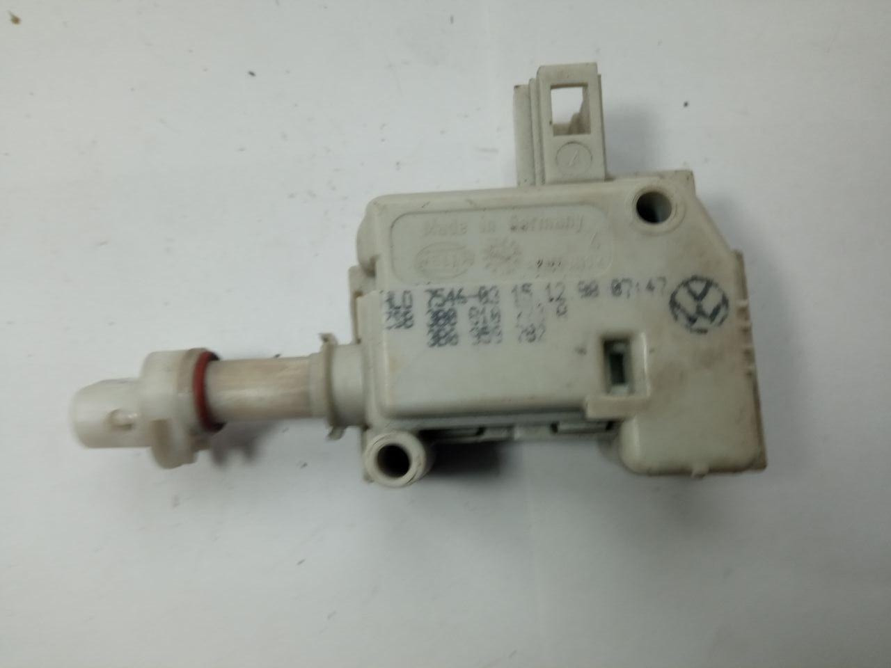 Замок лючка паливного бака Volkswagen Hella HLO 7546-03 / HLO754603 / ZSB 3B0 810 773 A / ZSB3B0810773A