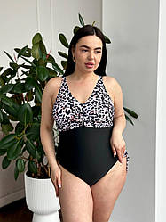 Чорний суцільний купальник великих розмірів з леопардовим ліфом