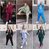 Стильний та теплий спортивний костюм із трикотажу.