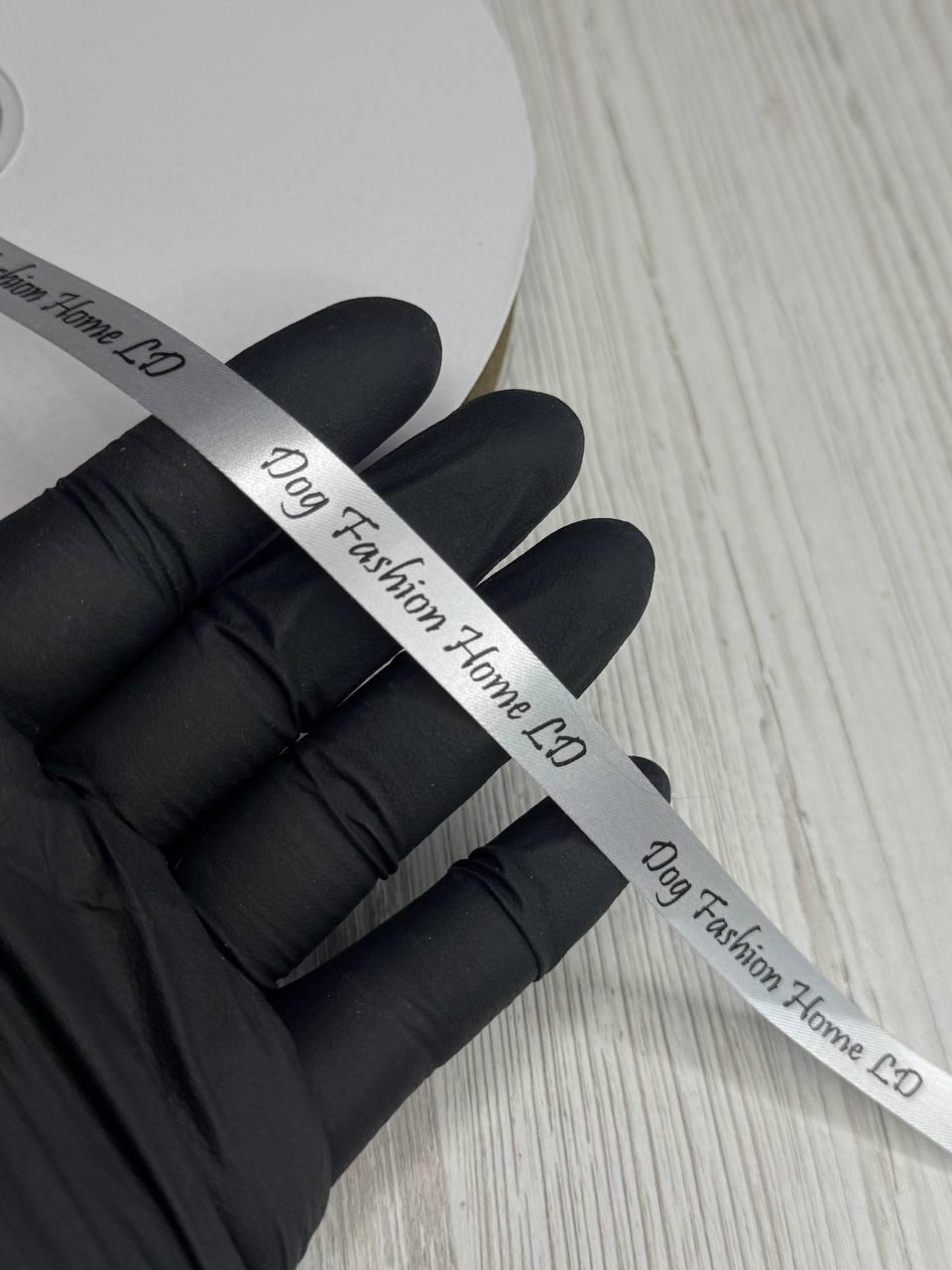 Сатинова стрічка з логотипом Стрічка з логотипом оптом Іменні стрічки біла та чорна 10 мм, 100 м, фото 1