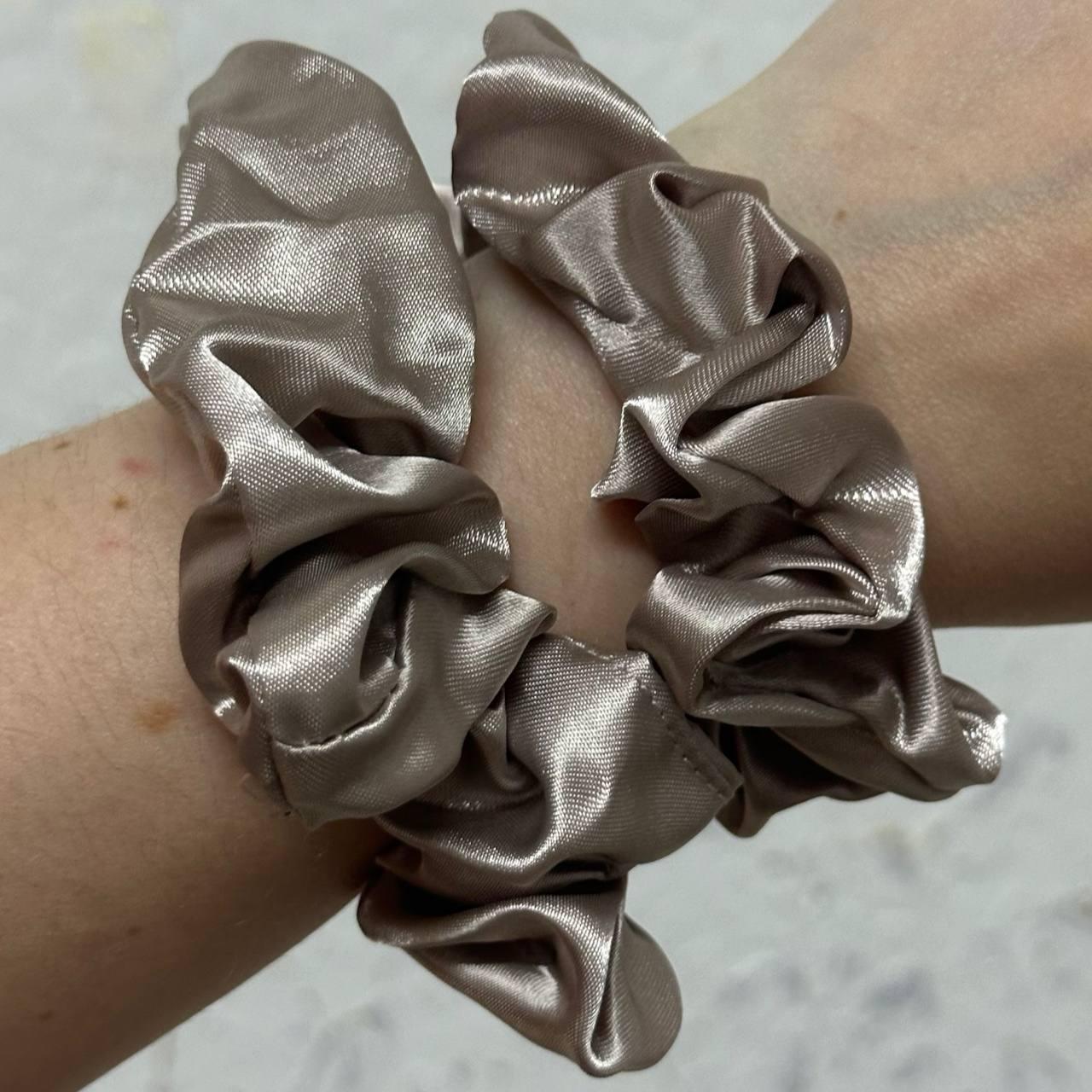 Набір атласних резинок для волосся 2 шт (Сіро-бежевий)