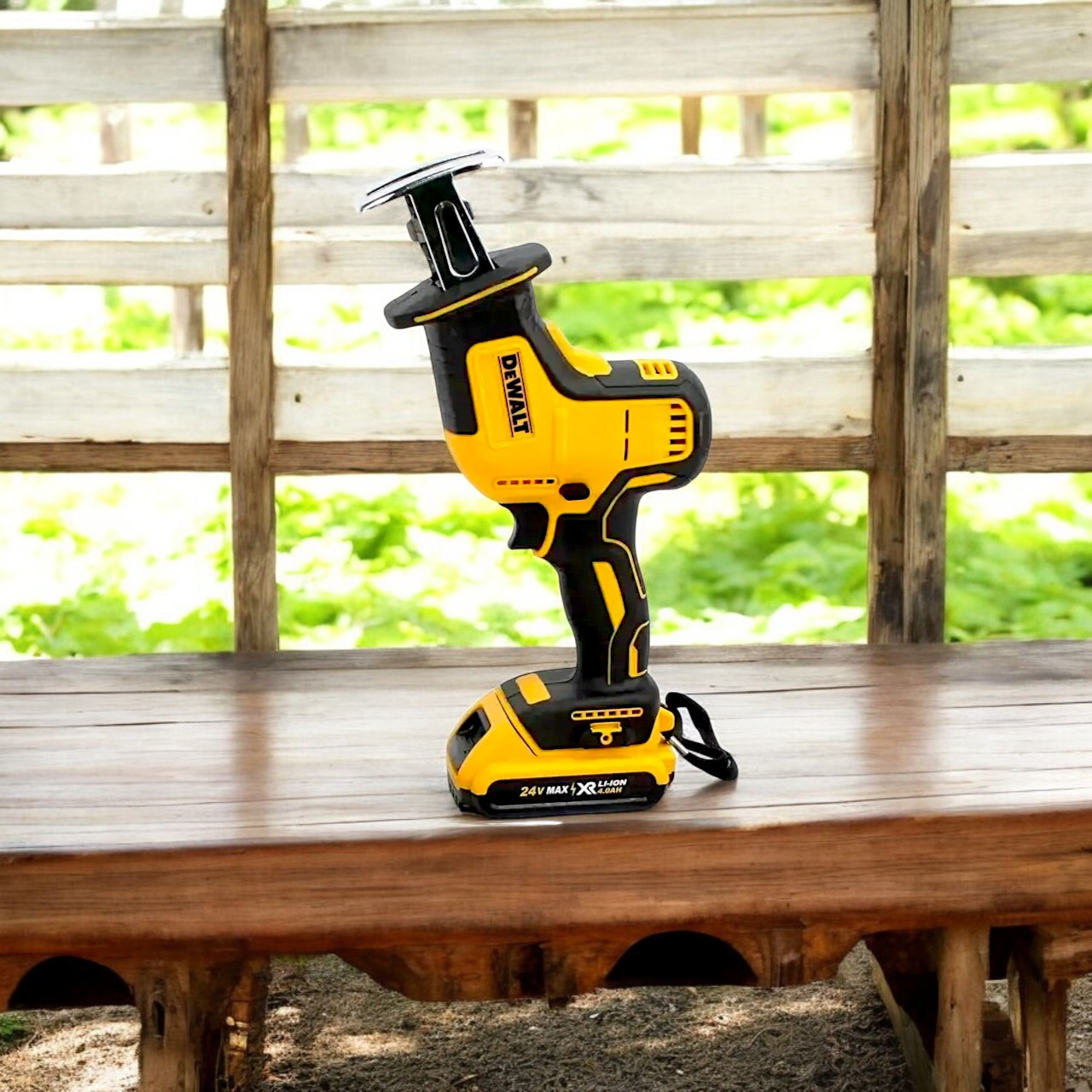 Шабельна пила з двома акумуляторами DeWalt DCS312NT 24В 4А Акумуляторна сабельна пила-ножівка Деволт