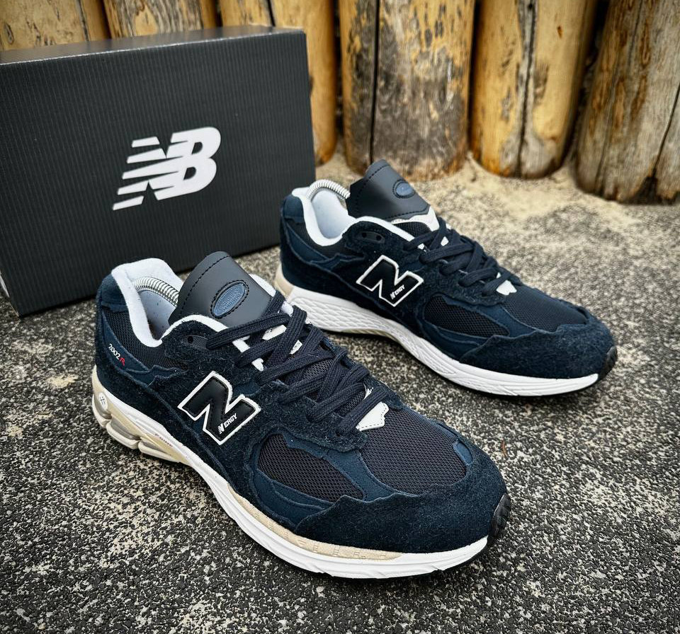 Кросівки чоловічі New Balance 2002R із фірмовою коробкою, темно-сині. Розмір 41-45