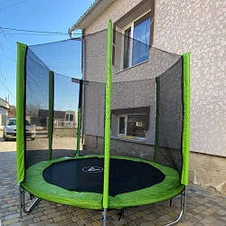 Дитячий батут для дачі із повним комплектом всього необхідного