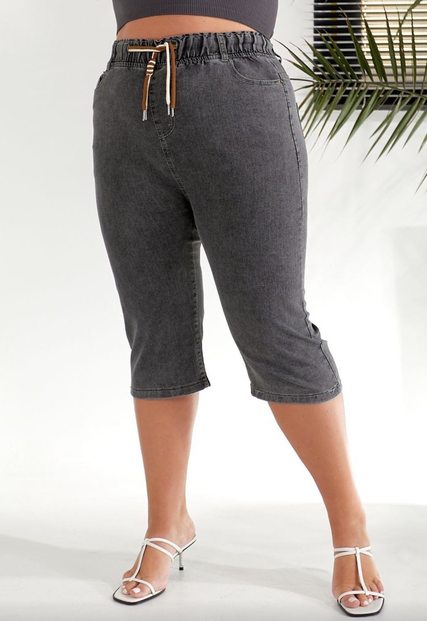 Капрі жіночі джинсові у сірому кольорі з поясом на резинці кольори 44, 46, 48