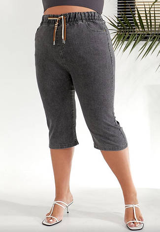 Капрі жіночі джинсові у сірому кольорі з поясом на резинці кольори 44, 46, 48, фото 1