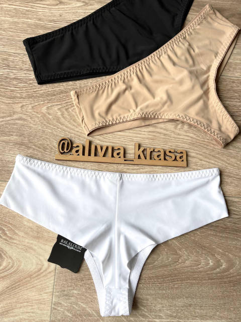 Итальяндық порно актриса атының фотосы