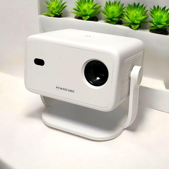 Проєктор MAGCUBIC L018 4K 650Ansi Android 11 з Автофокусом Кінотеатр Смарт Wifi 6