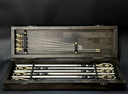 Комплект шампурів ручної роботи на подарунок "Кабан" з розбірним мангалом в кейсі з натурального дерева