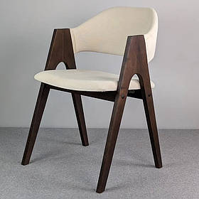 М'який стілець "Джим" зы світлої тканини та з дерев'яними коричневими ніжками