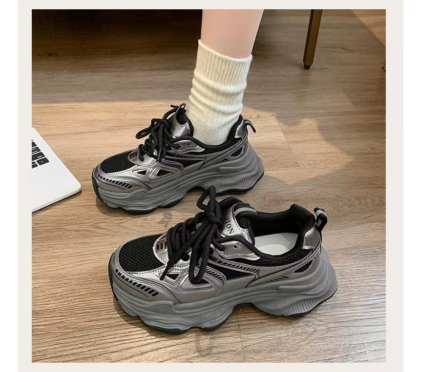 Кросівки жіночі з масивною підошвою модні 40 р. 24,7 см чорні з сріблястим (CRbl2-40), фото 1