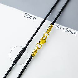 Чорний шнурок під плетену шкіру; 50 см; 1.5 мм; з карабіном 18К під золото (PVD + лак)