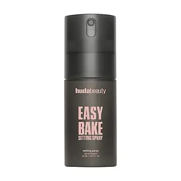 HUDA BEAUTY Easy Bake Blurring Setting Spray – спрей для фіксації макіяжу з 16-годинною стійкістю 30 мл