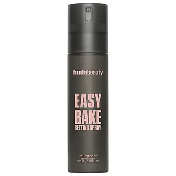 HUDA BEAUTY Easy Bake Blurring Setting Spray — спрей для фіксації макіяжу з 16-годинною стійкістю 100 мл