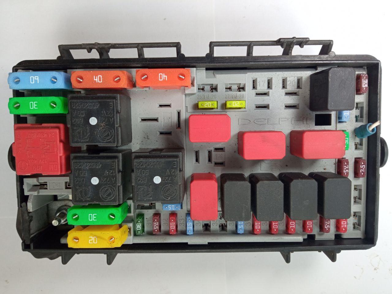 Електронний блок запобіжників Fiat Punto 199 Delphi 51736451 BZ / 51736451BZ