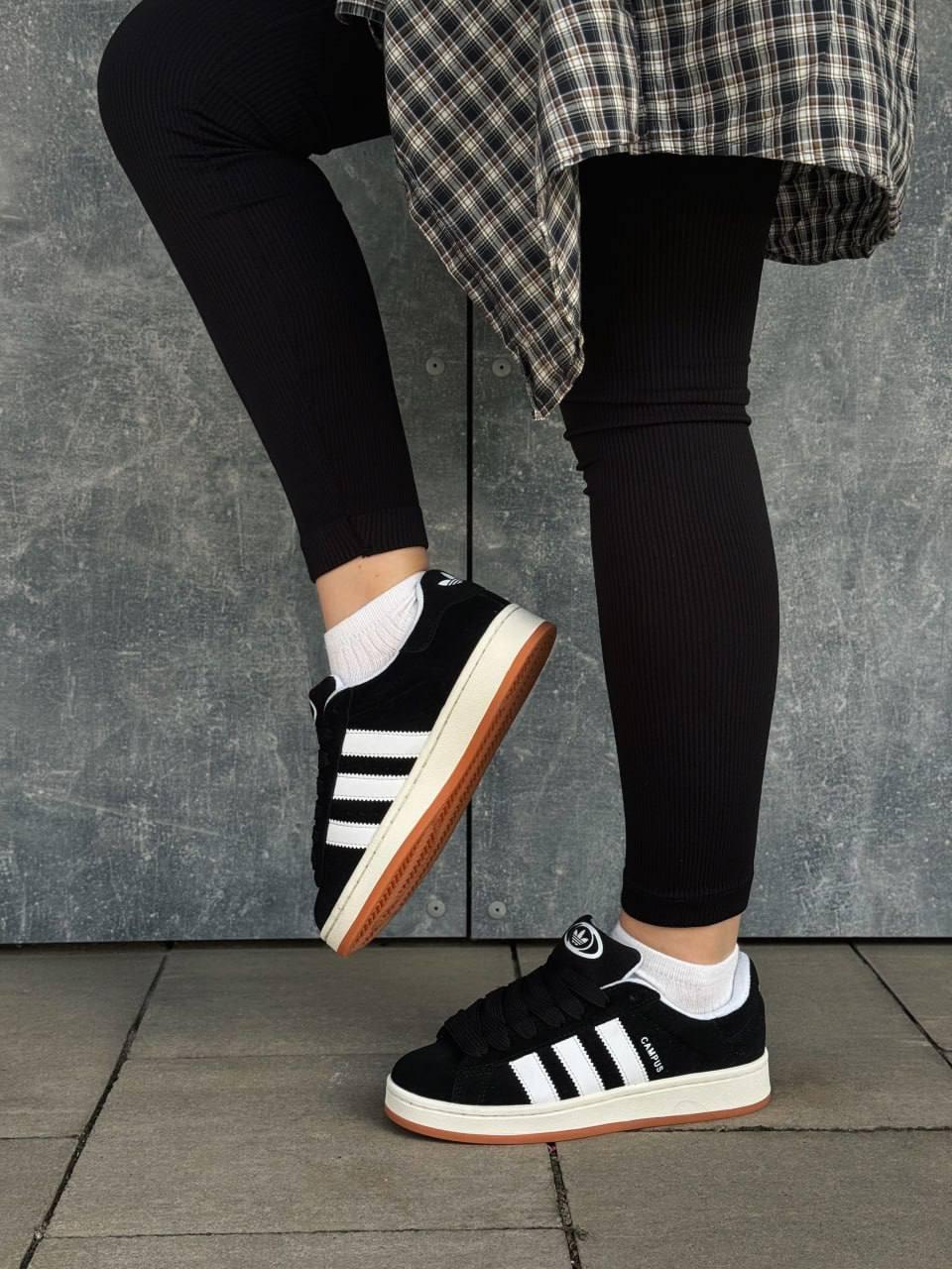 Жіночі кросівки Adidas Campus чорні з білим — замша, стиль ретро