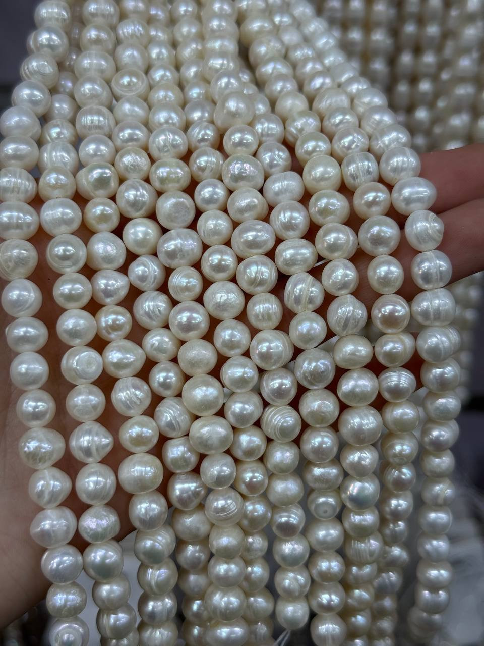 Натуральні перли, розмір намистин 8-9 мм, довжина нитки приблизно 35-37 см