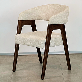 Дизайнерський м'який стілець "Тренк" з масиву дерева ясен та трендовою оббивкою