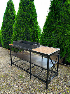 Мангальна зона з дерева та металу