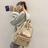 Стильний жіночий міський рюкзак 37*28 Маленький бежевий рюкзачок в місто або для студента, фото 3