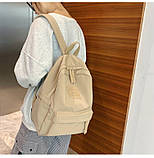 Стильний жіночий міський рюкзак 37*28 Маленький бежевий рюкзачок в місто або для студента, фото 2