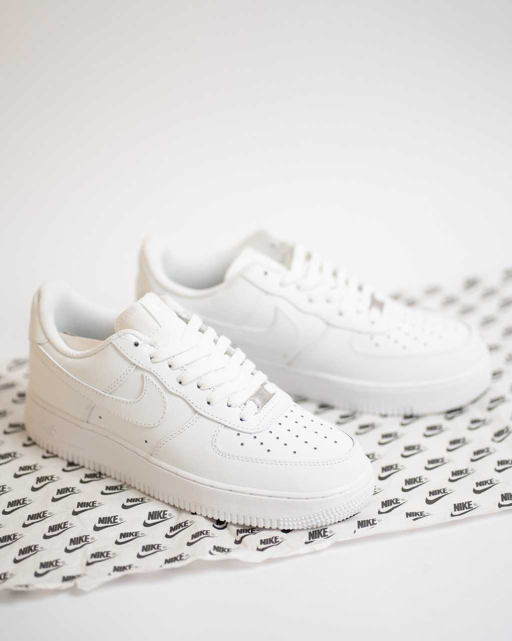 Жіночі кросівки Nike Air Force 1 White білі