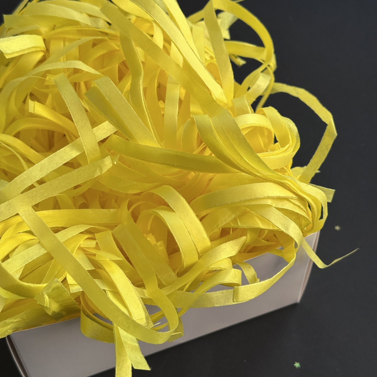 Наповнювач стружка із тіш'ю для коробок "Жовтий", 25 г, фото 1